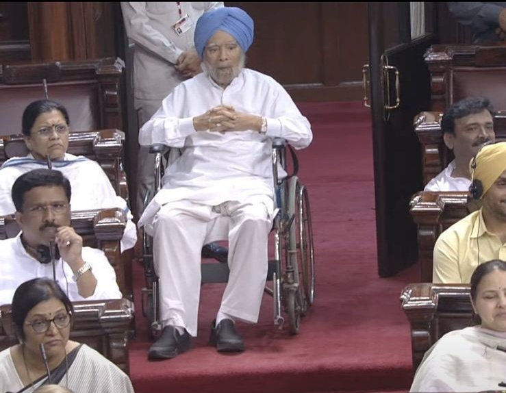 Awhadspeaks's tweet photo. भारताच्या अर्थव्यव���्थेला खऱ्या अर्थाने गती देणारे भारताचे माजी पंतप्रधान श्री.मनमोहन सिंह वयाच्या 90 व्या वर्षी या देशाची लोकशाही जिवंत राहावी म्हणून संसदेत हजर होते.
या देशाचा इतिहास कायमच  तुमचा आभारी असेल सर. https://t.co/cdUlhCAFro