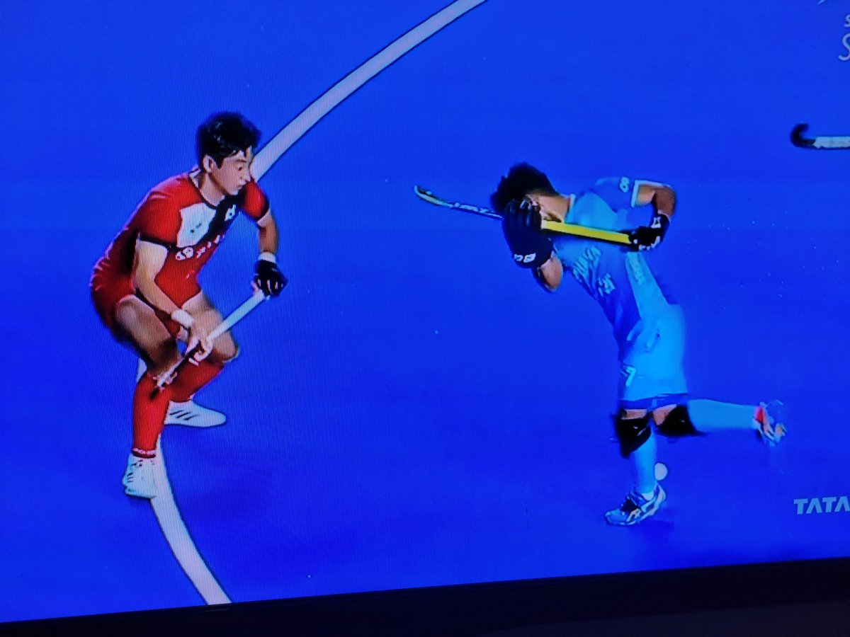 MisraSundeep's tweet image. After India defended another set of PCs (3), India was off on a counter. Korea asked for a review which was not on and the video umpire confirmed that. Now, Kor would have seen the counter and smartly gone for review. Manpreet misses the ball. But not dangerous. #KORvsIND