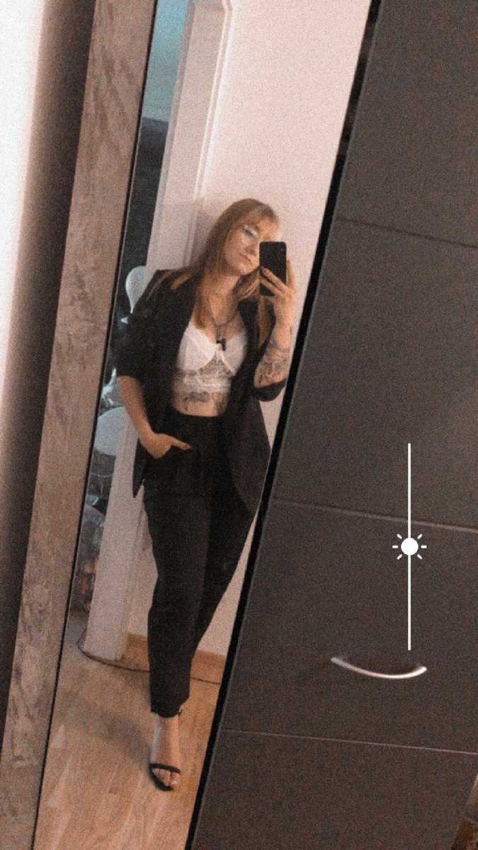 Ich hab mir evtl wirklich n mommy Outfit gekauft💀 

Das war heute zu viel egoboost auf der Arbeit