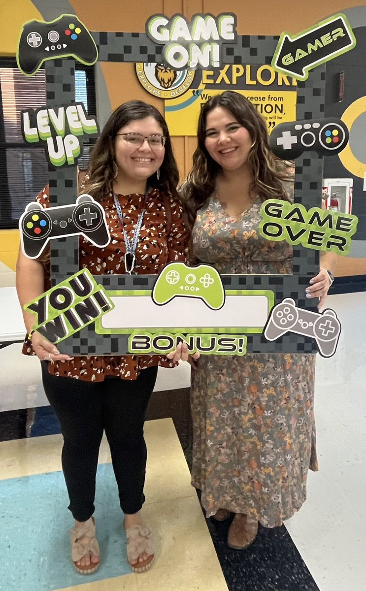 APSimpson2022's tweet photo. What a great kick off to our first day!

Proud to be a Viking!!!

@Brentwood_STEAM !
@EISDofSA 
#GoBigGoEdgewood 
#ThinkPlayWinEISD
#EdgewoodProud
#VikingStrong https://t.co/0iPPGyB8nP
