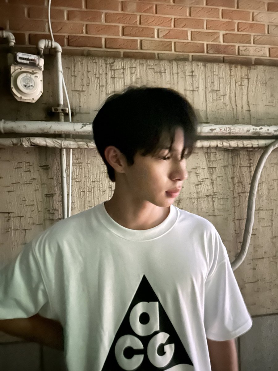TI0TFILES's tweet photo. [#KEONHEE] ENG TRANS
Early morning walk 🌕
.
.
.
(i miss you a lot~ a lot of photos will be released soon💙)

#홍건희 #HONGKEONHEE
#TIOT #TIOT_PreDebut #백전무패 https://t.co/4nMCNONF3o