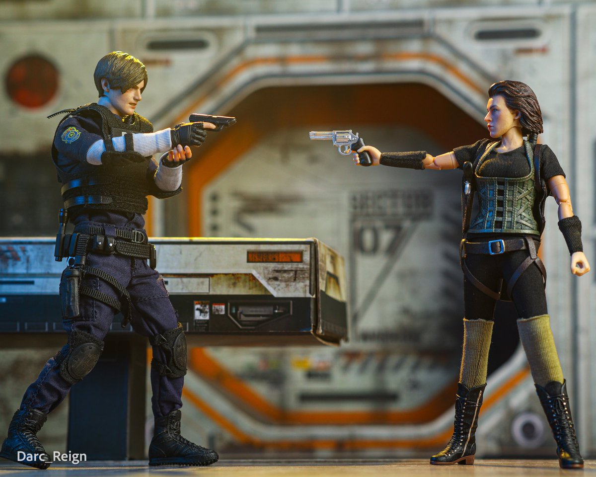 #residentevil face off. 
Who you got?
Leon Kennedy 
Alice
Use promo code Darcreign to save 15% <a href="/Extreme_Sets/">EXTREME-SETS COM</a> 
#toyphotography 
#actionfigures
#toycommunity