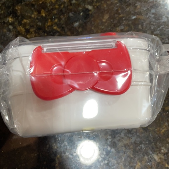 shrinkingkino's tweet photo. AAAH LOOK AT THIS ADORABLE LIL BENTO BOX I JUST GOT it has 2 detachable layers!! https://t.co/yT1sWPfoaj