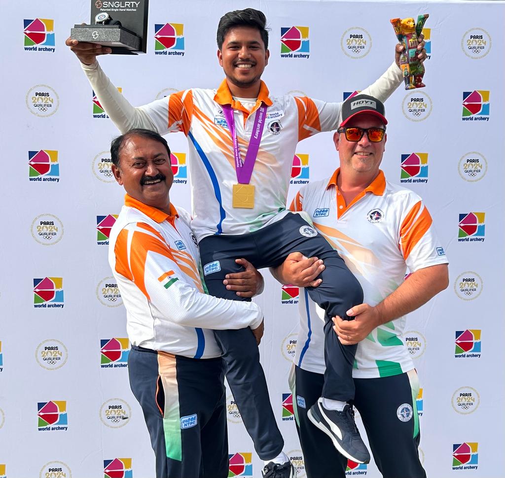 विश्व तीरंदाजी चैंपियनशिप में तीन स्वर्ण पदकों सहित शानदार प्रदर्शन के लिए पूरी भारतीय टीम, उसके कोच व डायरेक्टर संजीव सिंह को हार्दिक बधाई।पूरा देश आप सब पर गौरवान्वित है।
<a href="/BJP4UP/">BJP Uttar Pradesh</a> <a href="/JPNadda/">Jagat Prakash Nadda</a> <a href="/ianuragthakur/">Anurag Thakur</a>