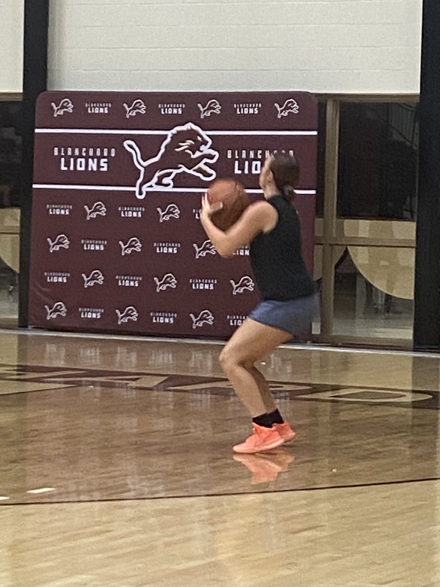 Looking forward to spending my day in the gym @USAOWBB Elite camp! 
<a href="/ok_royallegacy/">Oklahoma Royal Legacy Basketball Club</a> <a href="/CoachWalk_23/">Cordero Walker</a> <a href="/coachknight405/">Savon Knight</a>