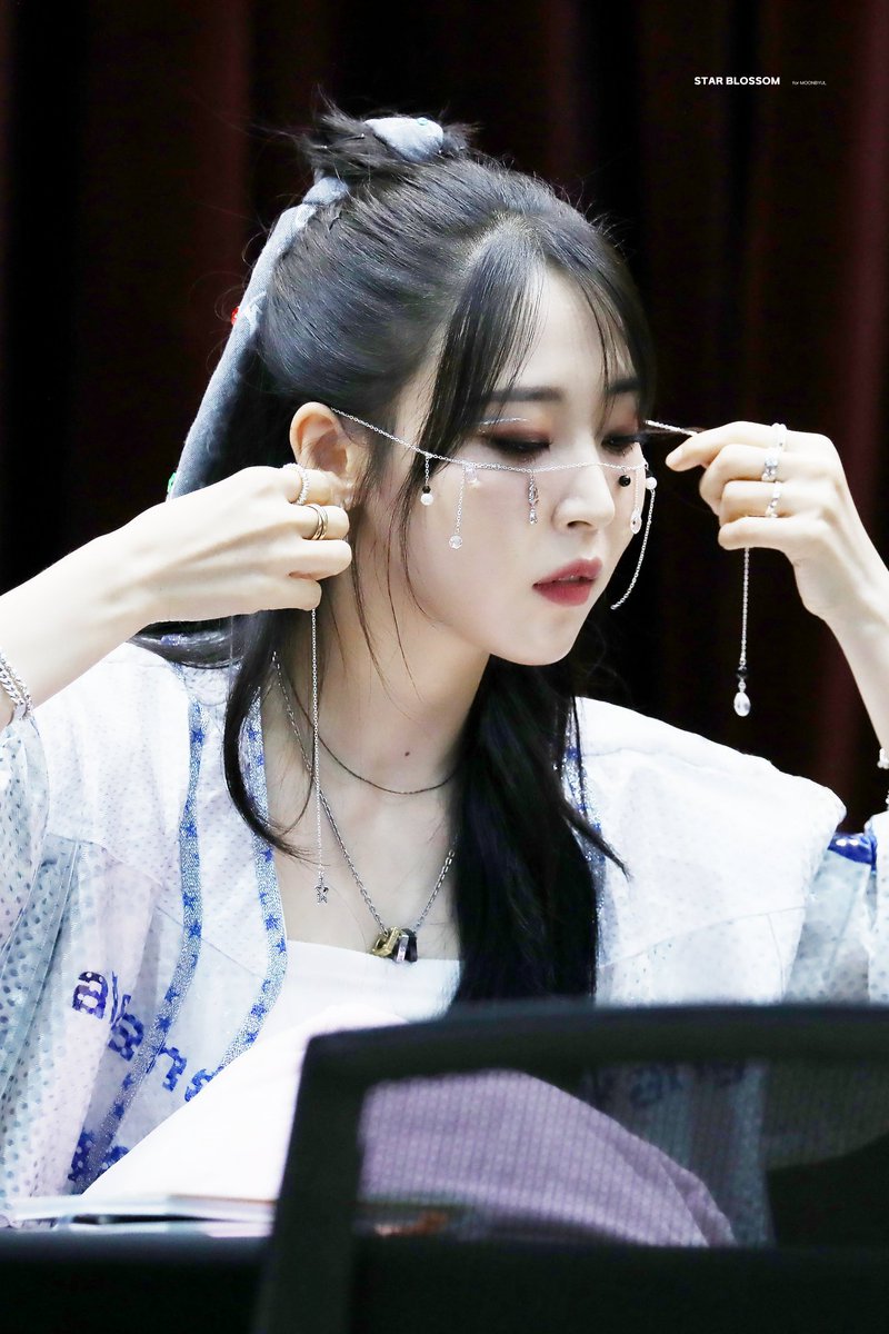 moonbyul pics tweet media