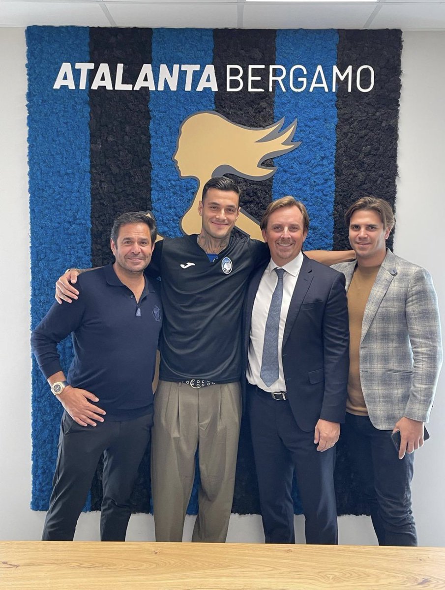 PeruWest's tweet photo. Gianluca Scamacca transferido al Atalanta por £25m + £5m. Se va de club sin pena ni gloria. Gran jugador que nunca se adaptó. https://t.co/znPEZ1lGOg