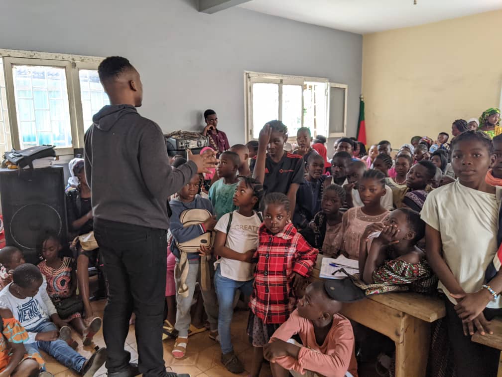 visartculture's tweet photo. Quelques images de notre première journée à Foumbot dans le cadre de la campagne Dschang Blog....
Merci à Dimsoft France et 2 k agency pour l'accompagnement
#DschangBlog2023
#KimboCare
#Dimsoft
#2KAgency
#Wutsi
#Defyhatenow https://t.co/KJWM70ZCF4