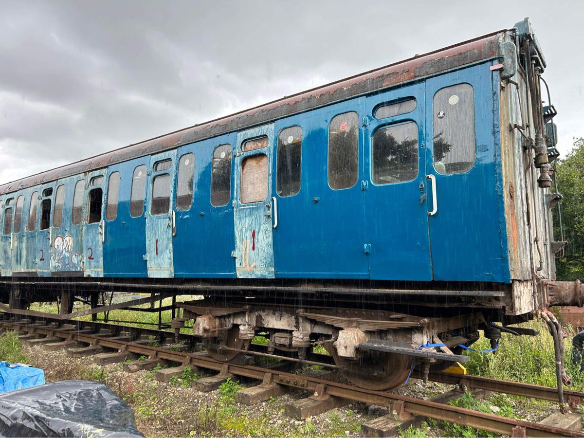 Work has started on the repainting of the EPB TSO car owned by HETT and based at Sellindge. This forms part of a joint project. If you donate to the fundraiser which can be found here we will be able to paint more of it.
gofund.me/640169d2