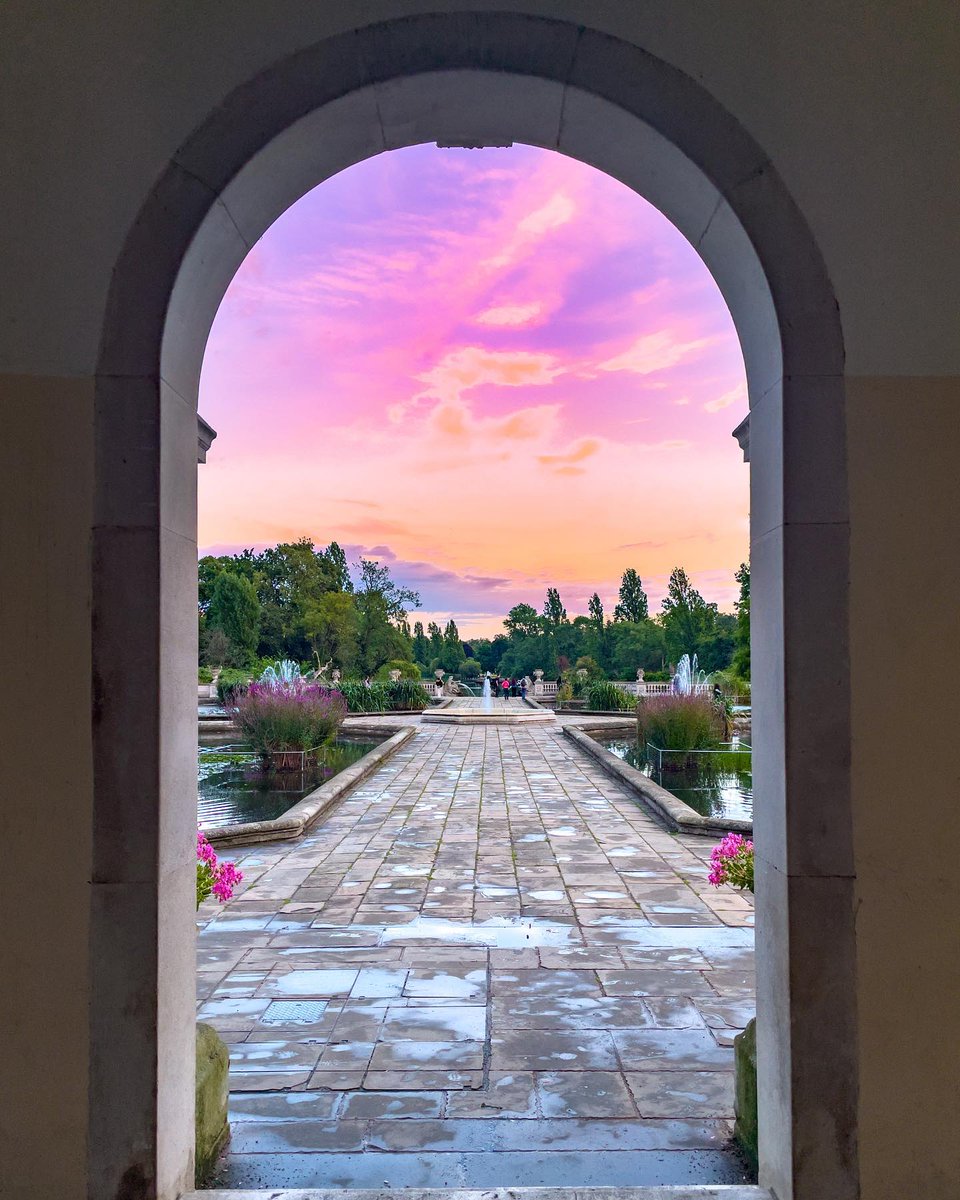 You must add the Italian Gardens, located in Kensington Gardens, to your London must-visit list✍️ Just look at this😍 [📸 @luke_through_my_lens] #LetsDoLondon #VisitLondon ow.ly/lkSw50PsEHW