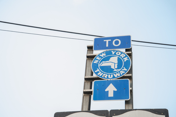 EmmonsAgent's tweet image. Are you hitting the road at some point to venture through New York? Avoid driving during peak hours or rush hour traffic. #SummerRoadTrip #AgentTip