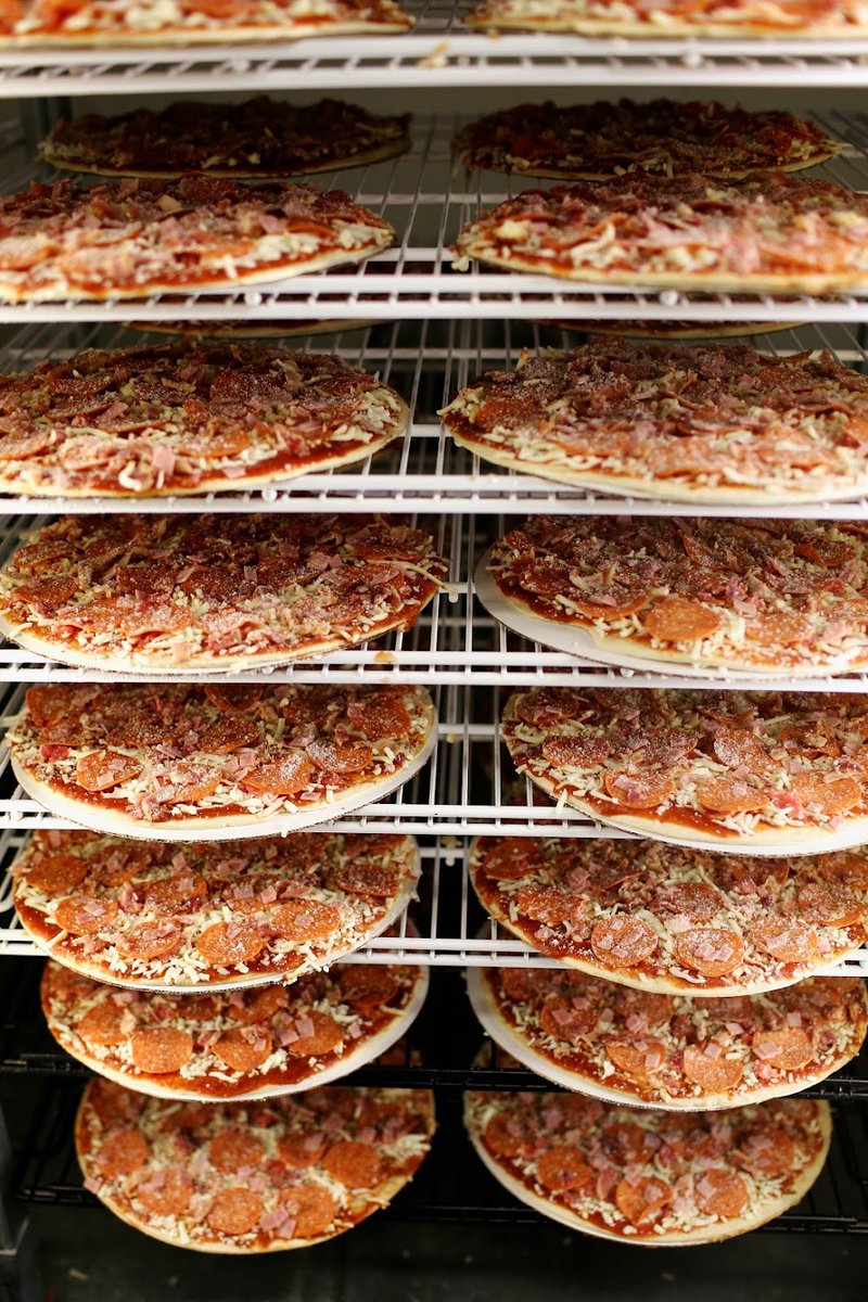 Dogtownpizzas's tweet photo. Made fresh and frozen fresh right here in St. Louis. 🥶🍕
Find a store that carries Dogtown Pizza near you: https://t.co/GkmcJgyhP9
#DTP #FrozenFresh #STLstylePizza #FromtheLou #FrozenPizza #PizzaHeaven #DogtownPizza #PizzaforDinner #CookItCrispy #FreshOutTheOven #handmade https://t.co/b4QOVoLHgj