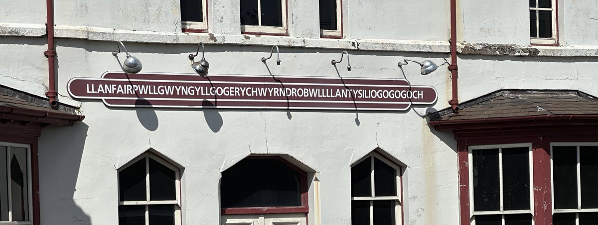 Llanfairpwllgwyngyllgogerychwyrndrobwllllantysiliogogogoch Railway Station
