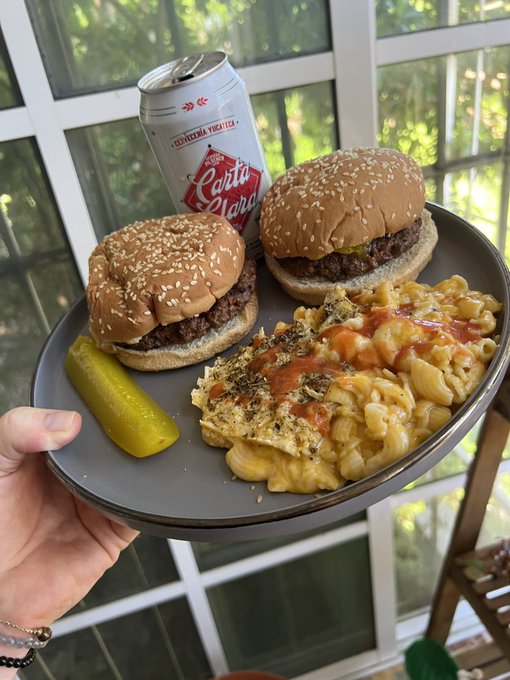 Come to my pool party. Papi Con&rsquo;s on the grill. https://t.co/dSr1W49WiM