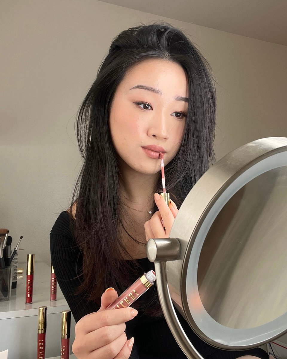 milanicosmetics's tweet photo. Lips for the long haul😎💋💄 @realangelapark swipes on Stay Put Liquid Lip in 'Vibe'. Good vibes bottled in 12 wearable neutrals &amp; bolds to fit &amp; flaunt for you 💅💖

#milani #milanicosmetics #crueltyfree #beauty https://t.co/e1Odt2Ithg