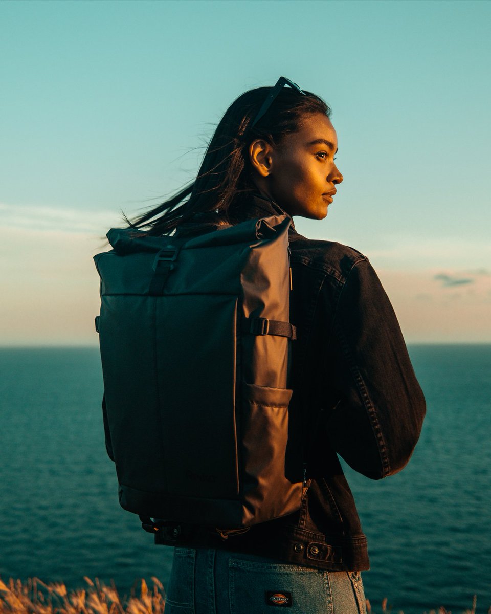 reikabags's tweet image. Wherever you're heading, we've got your back. 

20L waterproof roll top available for pre-order now, link in bio. 

#waterproofbackpack #waterproofrolltop #adventuregear #sustainabletravel #lifewontwait