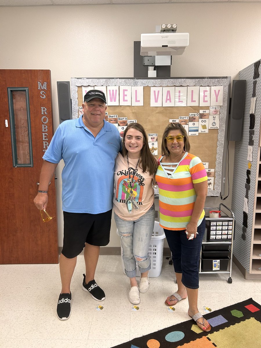 Thank you to Mr. and Mrs. Beach for always being so supportive and coming to wish my teachers a great first day of school!