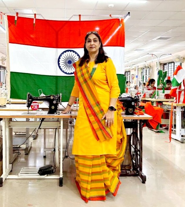 #NationalHandloomDay #MyMomsSaree #mahilamorcha #PMOIndia