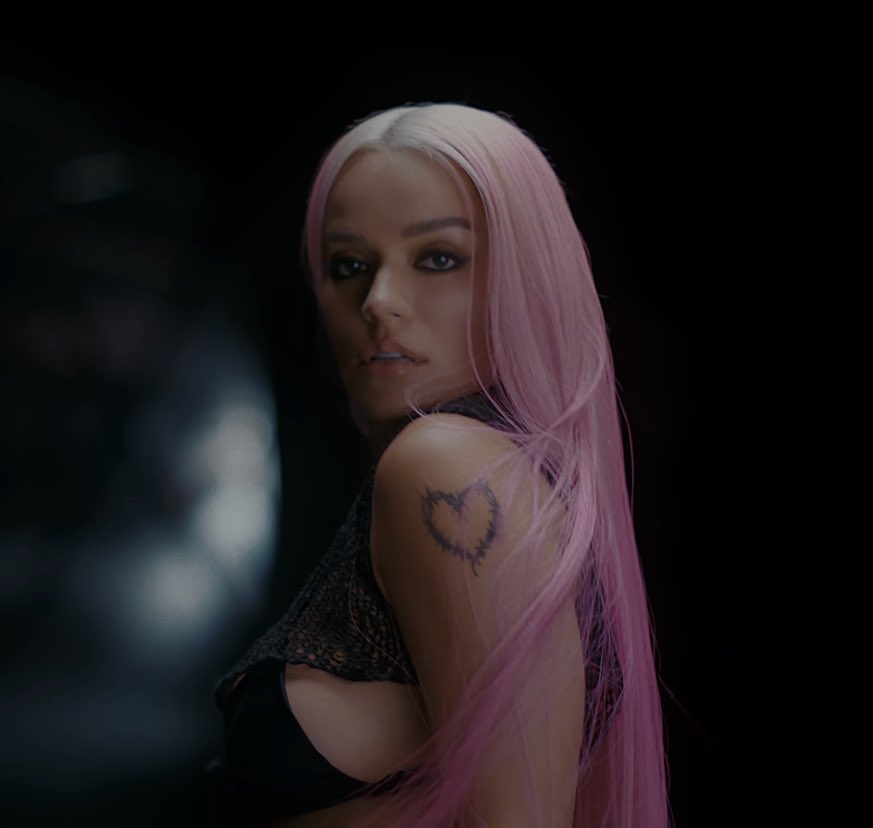 PopCrave's tweet photo. Kali Uchis is featured on a track titled “Me Tengo Que Ir” on Karol G’s new album, ‘MAÑANA SERÁ BONITO (BICHOTA SEASON).’

Out this Friday. https://t.co/cP8apz2pbg