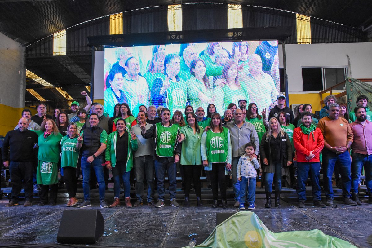 Anusateok's tweet photo. ¡Provincia de Buenos Aires se tiñó de verde! 

💚Cierre de la Verde #ANUSATE encabezado por Claudio Arévalo y Eliana Aguirre candidatos a nivel provincial, con la presencia de la candidata a Secretaria Adjunta a nivel nacional, Mercedes Cabezas.

https://t.co/sPgSBlWD1D

#ATE https://t.co/xBmnhmDAfZ