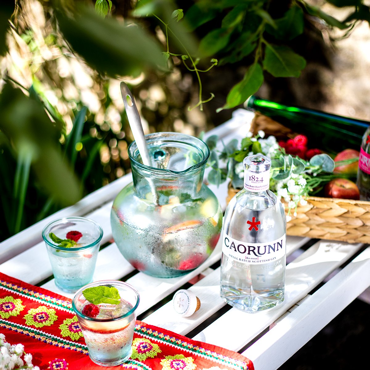 CaorunnGin's tweet image. A delicious blend of 5 handpicked Celtic botanicals and 6 classic gin botanicals for a genius gin that's like no other. 🍎 

It doesn't take a Gin Genius to drink responsibly.

#GinGenius #Caorunn #CaorunnGin #SmallBatchGin
