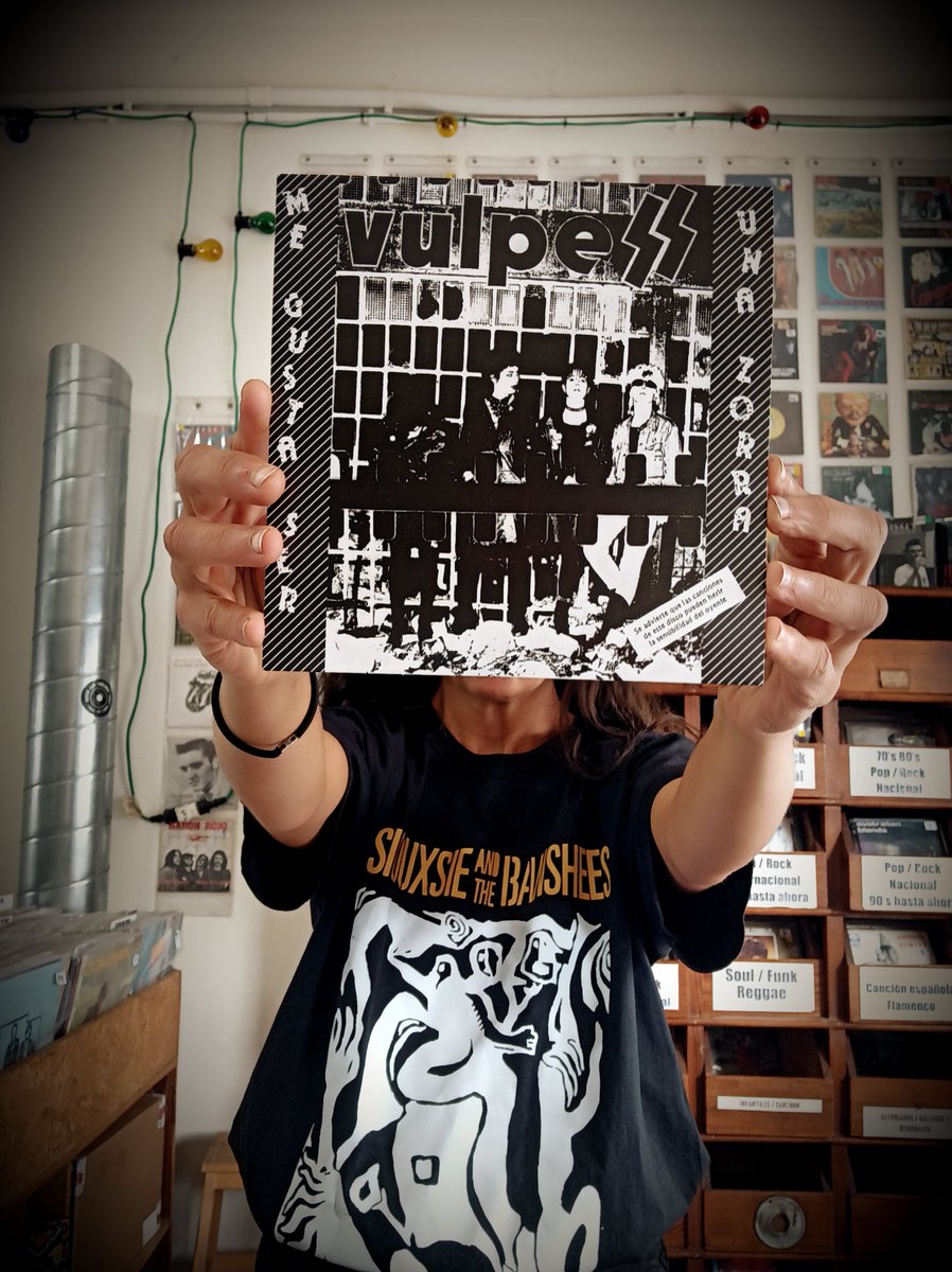 _Altafidelidad's tweet photo. Se reedita uno de los singles más icónicos del punk español, la particular versión del "I Wanna be your dog" de los Stooges que hicieron las Vulpess. Y ya lo puedes conseguir en esta tiendina ❤️❤️❤️ #Vulpess #megustaserunazorra #punk #discazos #DiscosDeVinilo #TiendaDeDiscos https://t.co/W79HgUYdOy