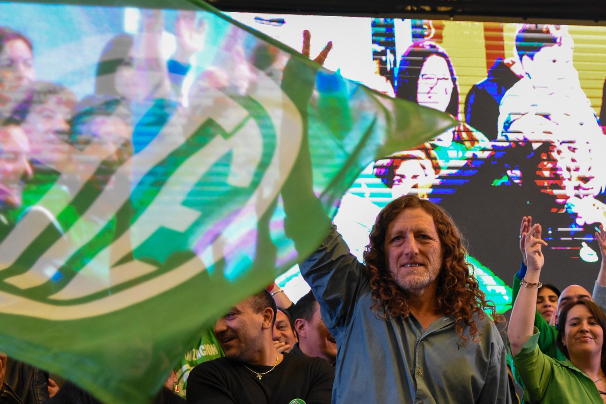 Anusateok's tweet photo. ¡Provincia de Buenos Aires se tiñó de verde! 

💚Cierre de la Verde #ANUSATE encabezado por Claudio Arévalo y Eliana Aguirre candidatos a nivel provincial, con la presencia de la candidata a Secretaria Adjunta a nivel nacional, Mercedes Cabezas.

https://t.co/sPgSBlWD1D

#ATE https://t.co/xBmnhmDAfZ