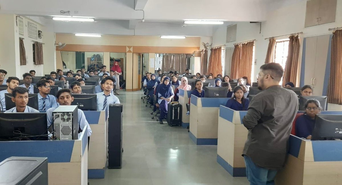 acet_official's tweet photo. A one-day workshop on 'Web3 &amp; Blockchain' technology was conducted by the Department of Computer Science and Engineering at ACET, in association with Lumos Labs, Nagpur. Prof. Sadia Patka was the coordinator and it was  supervised by Prof. Nazish Khan, Head of CSE Department. https://t.co/WkNwRrD3Zt