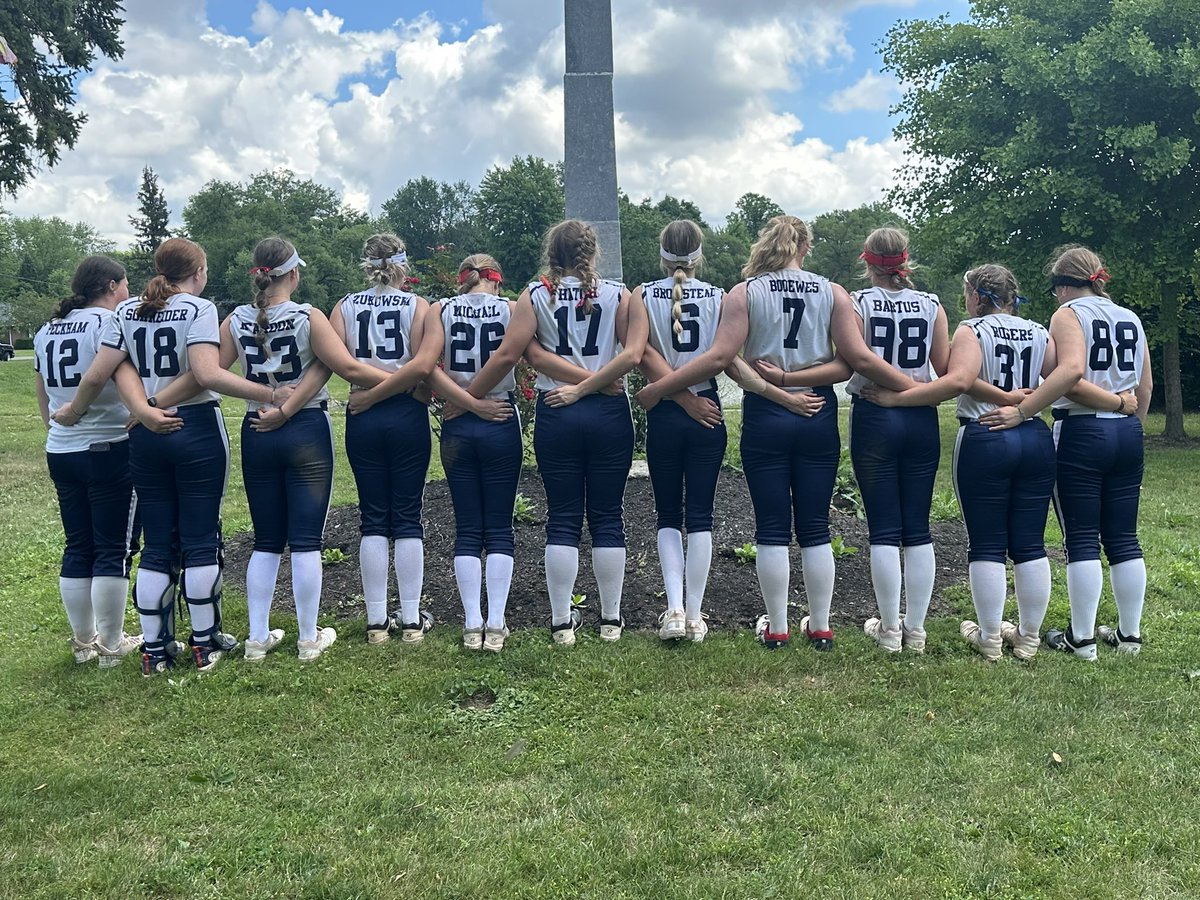 _ameliamichael's tweet photo. Very difficult and bitter sweet saying goodbye to my girls and coaches that helped me refuel my love softball again. I’m going to miss you so much! I can’t wait to hear about all of your success this upcoming season! @ny_2025 🫶 https://t.co/4H4gr8G6F4