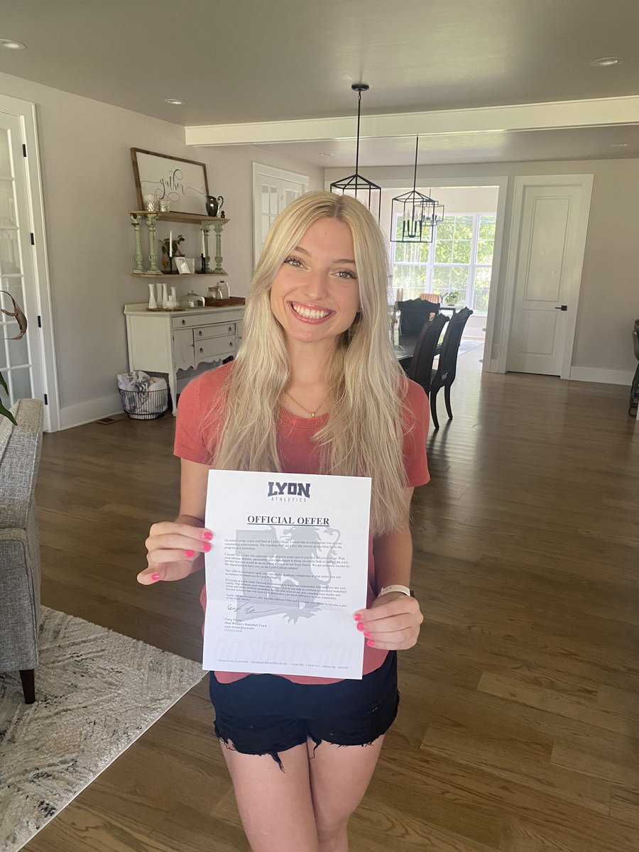 JennaAvery1010's tweet photo. Last week I got to talk to an amazing coach, @CaseyFowler_ . He made it official and sent the offer in the mail. Today I am happy to share I have offer number 3 to a NCAA DIII college! Thank you @LyonCollegeWBB for the opportunity to be on your squad! Go Scots ❤️💙❤️💙 https://t.co/b43QtFxdWj