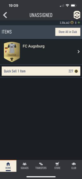 uh_zade's tweet photo. People are getting an Augsburg kit instead of the world of football kit when buying it for 50k 💀 #Fifa23 https://t.co/NRPRIRb5X8