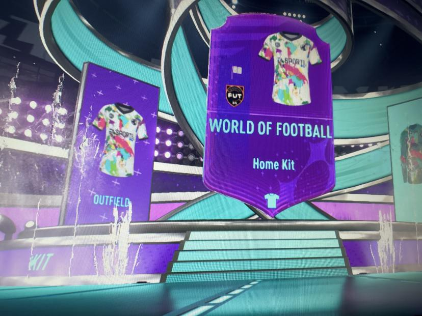 uh_zade's tweet photo. People are getting an Augsburg kit instead of the world of football kit when buying it for 50k 💀 #Fifa23 https://t.co/NRPRIRb5X8