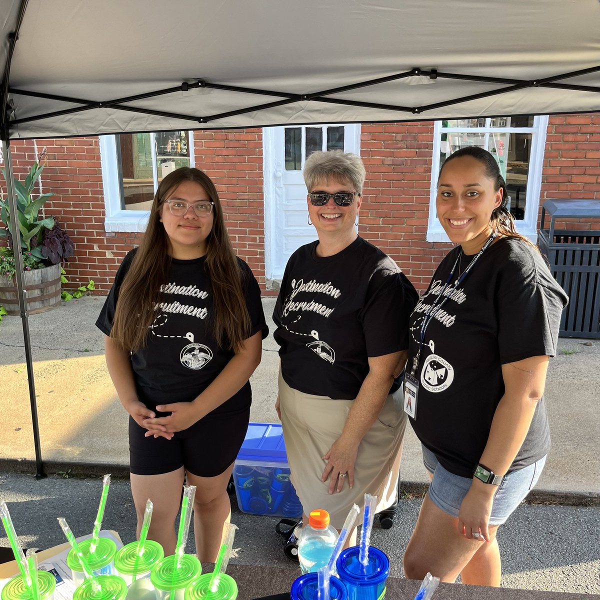 FauquierJobs's tweet photo. Remington First Saturday’s Tour Stop was a success! Thank you for having us join your Summer Concert Series event! Love the community spirit that is the Town of Remington.
Special thanks to the Fauquier County Department of Social Services for joining us! #DestinationRecruitment https://t.co/xuWAc3ZCyY