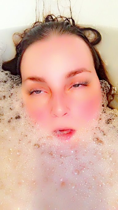 Bathtime now. Don&rsquo;t worry, no Freudian slips are in here with me. 🫧 https://t.co/QHN1PQqGCC<a href="/tag/cupcakefetish"class="tags"><span>#cupcakefetish</span></a>