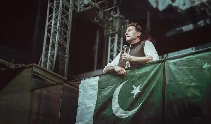 ChaudhryDawoodd's tweet photo. شرم کرو، حیا کرو
عمران خان کو رہا کرو
#عمران_خان_کو_رہا_کرو https://t.co/7nxxeUmq96