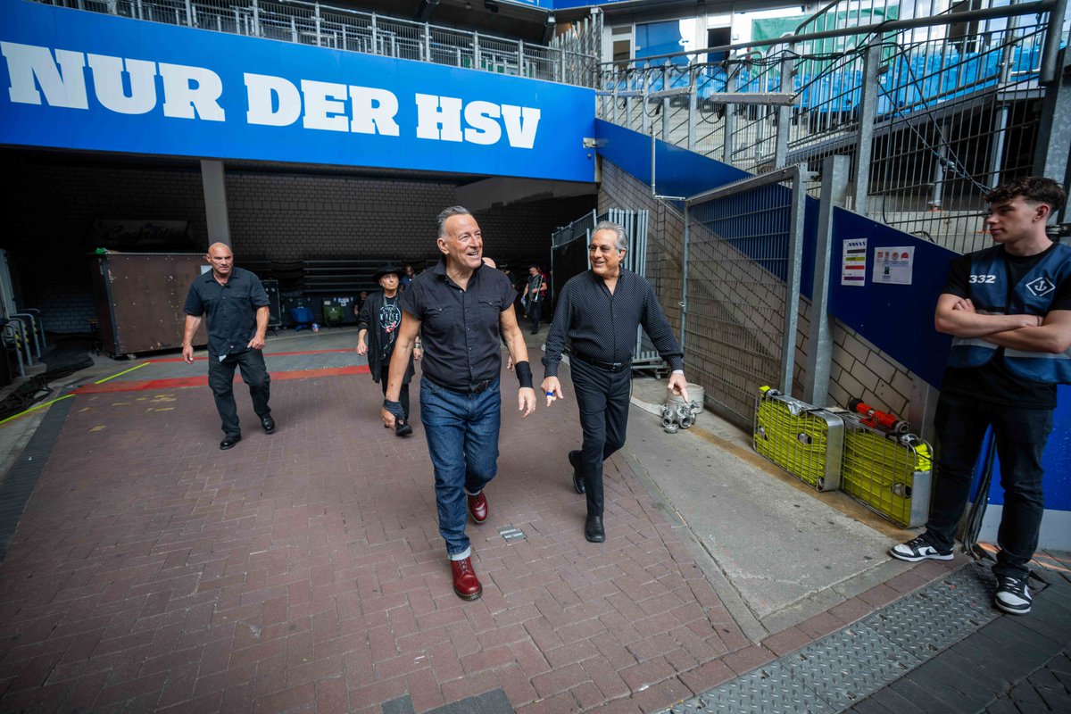 springsteen's tweet photo. Hamburg. July, 2023. 📸: Rob DeMartin https://t.co/oSQwhzYytR