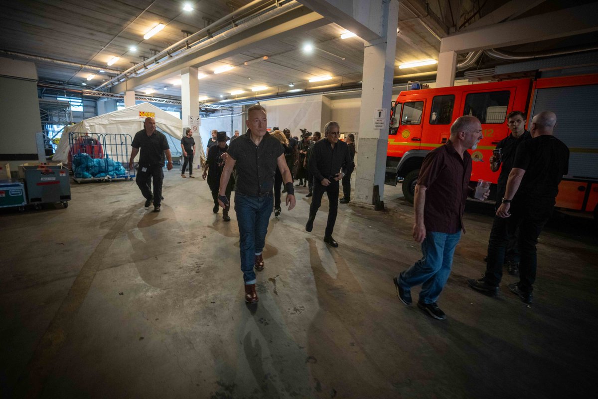 springsteen's tweet photo. Hamburg. July, 2023. 📸: Rob DeMartin https://t.co/oSQwhzYytR