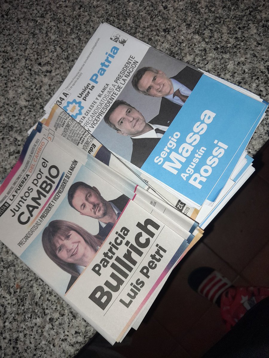 clarigallina's tweet photo. Llegan las elecciones y te llenan de estos papeles que para lo unico que sirve es para el fueguito del asado que manera de gastar plata en estas pelotudeces en vez de usar esa plata en otras cosas https://t.co/mkyMqCkgpU