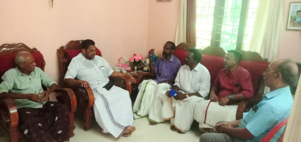 Bjpmadappally's tweet photo. #BoothDarshanaYatra
#BoothDarshanaYatraKTM
#BoothDarshanaYatraMDP

മാടപ്പള്ളി മണ്ഡലംത്തിലെ വാഴപ്പള്ളി ഈസ്റ്റ്‌ ഏരിയയിൽ 42 ആം ബൂത്തിൽ ദക്ഷിണ മേഖല സെക്രട്ടറിയും ചങ്ങനാശ്ശേരി നിയോജക മണ്ഡലം പ്രഭാരിയുമായ  ബി.കൃഷ്ണ കുമാർ ബൂത്ത്‌ ദർശൻ യാത്ര നടത്തി. https://t.co/MeXqq8U6ki