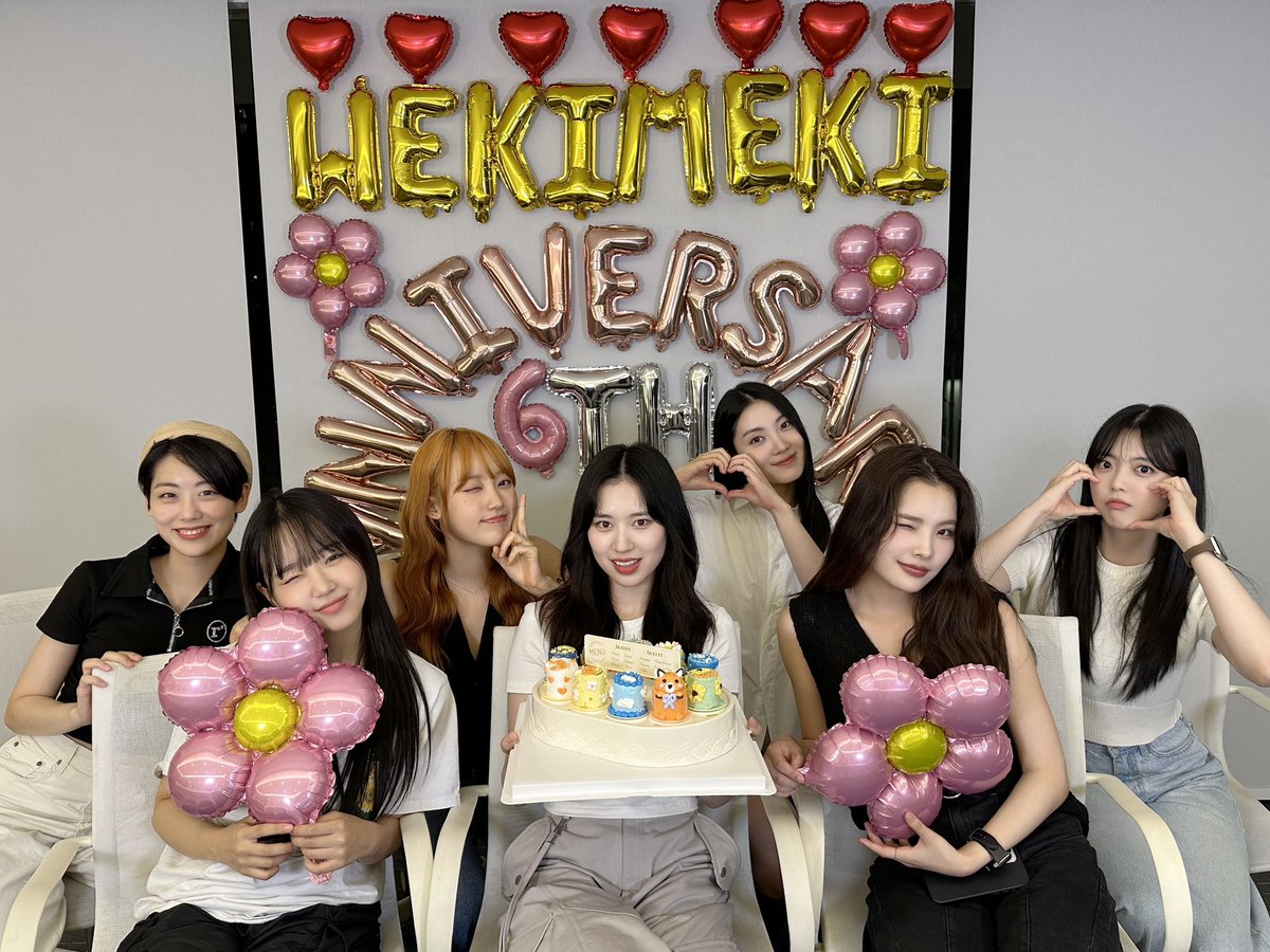 WekiMeki_Staff's tweet image. [📸] 230807 ✨ Weki Meki 6️⃣th eve Party LIVE ✨

위키미키가 모이는 곳은
행복으로 가득해지는 마법💫

올해도 위키미키와 함께 보낼 수 있어
더욱 행복한 6주년입니다🫶

내년에도 함께하길 바라며
위키미키링 생일 축하해요🎉

#위키미키 #WekiMeki #키링 #KiLing
#WekiMekiW66K