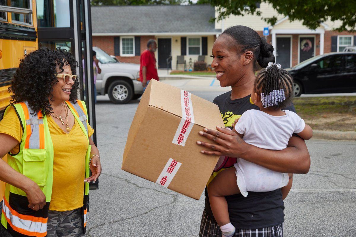 The new school year might be quickly approaching, but it's still summer and you can still find a healthy meal for your kids and teens! 🍉🥪

Send a text 📱with the word 'FOOD' or 'COMIDA' to the number 304-304 to find free meals sites in your area. #ShareSummer #NoKidHungry