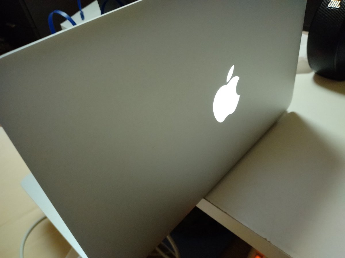 HiroshiOyanagi's tweet photo. 更にMacBook AirにLinux Mintをインストールする、がん患者wwwww https://t.co/7hKS5ehu0J
