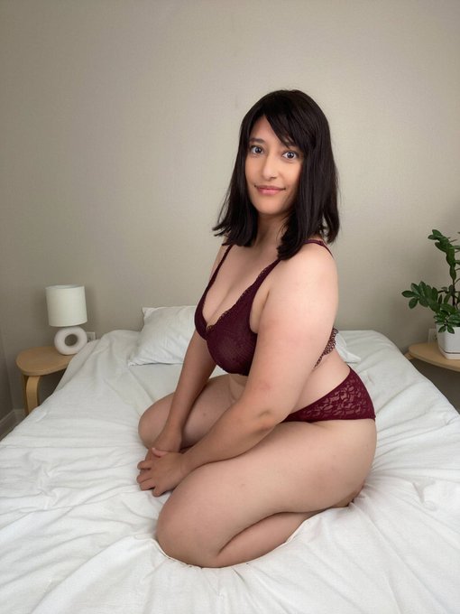 Found this lingerie at the bottom of my closet 😋 https://t.co/9g5wd57MiK