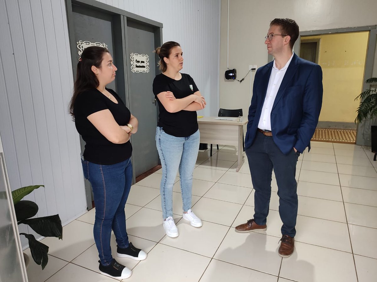Em Ibarama, visitei o CRAS e conheci as atividades que estão sendo disponibilizadas a comunidade e, participei da inauguração do Posto Saúde (Rede Bem Cuidar). Em Segredo, estive na prefeitura e visitando as instalações do CRAS. Sempre buscando aproximar <a href="/governo_rs/">Governo do Rio Grande do Sul</a> e municípios.