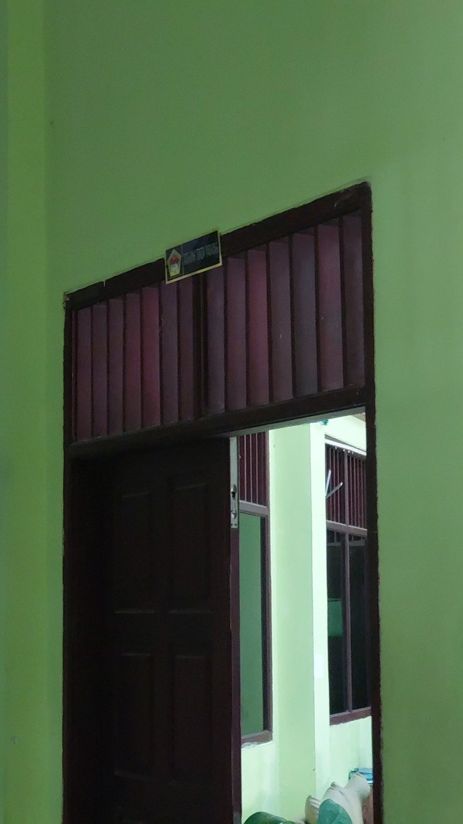 ASyahputri05's tweet photo. Xixixi ini ruang Tata Usaha sekolah.
Yg jadi saksii agus bolak balik ngurus berkas,minta ttd dan legesan rapor,minta surat pengantar banyakk bangettt.
Sampaii dapat pesan dari bapak/ibu 'balik ke sana harus pakai seragam itu,harus makin bersinergi mengejarnya' aamiin 💫 https://t.co/CTyza0fnfu