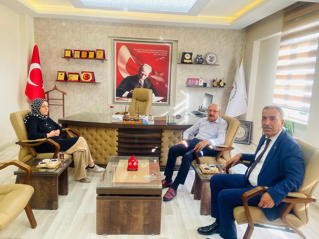 yagcimehmet27's tweet photo. Uzun  yıllar Birlikte çalıştığımız Mehmet AYDIN kaymakamımızın ve değerli eşleri hanım efendilerinin ziyareti bizleri ziyadesiyle memnun etti, müteşekkiriz yolunuz açık olsun selametle.@avren42 🇹🇷🇹🇷🇹🇷 https://t.co/640y6YEU3P