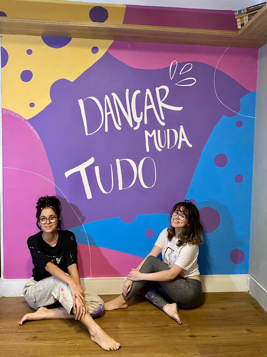 Bibbyarte's tweet photo. A parede que pintamos no fim de semana ✨️✨️✨️ 
@arcoirartes https://t.co/yXDRhksWtE