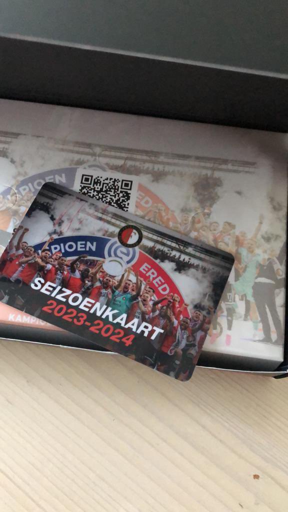 TomGelder60110's tweet photo. @KuipTicketswap twee seizoenkaarten vak UU te koop! https://t.co/AFJTcZQjc1