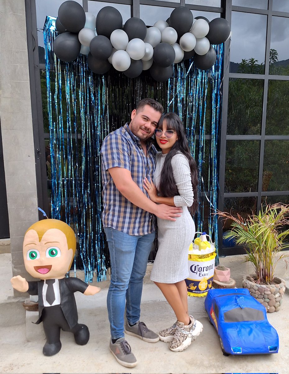 JaziveGlez's tweet photo. Hoy celebro la vida de este hombre maravilloso; ejemplo de perseverancia, fuerza y resiliencia.
Gracias por cambiar mi mundo y llenarlo de amor todos los días. Eres un magnífico esposo y un padre excepcional. 

¡Feliz cumpleaños amor mío!  @UliBustamante te amo infinitamente 💕 https://t.co/vfu8nkP9uO