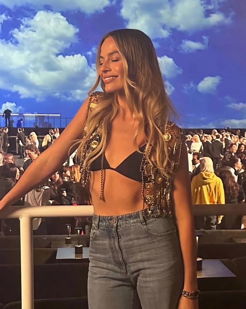 dream girl, margot robbie